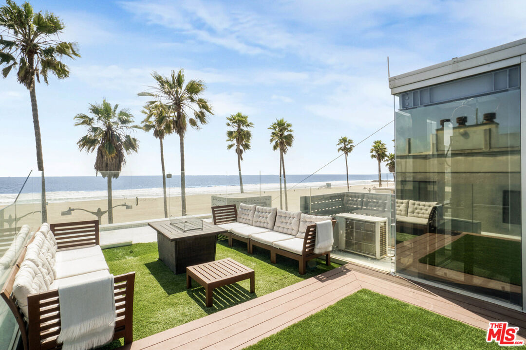 2911 Ocean Front Walk