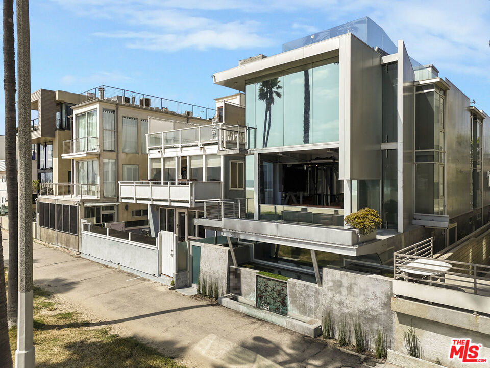 2911 Ocean Front Walk