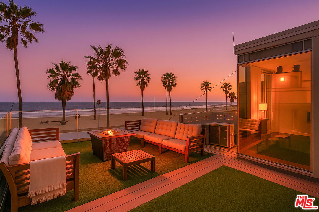 2911 Ocean Front Walk