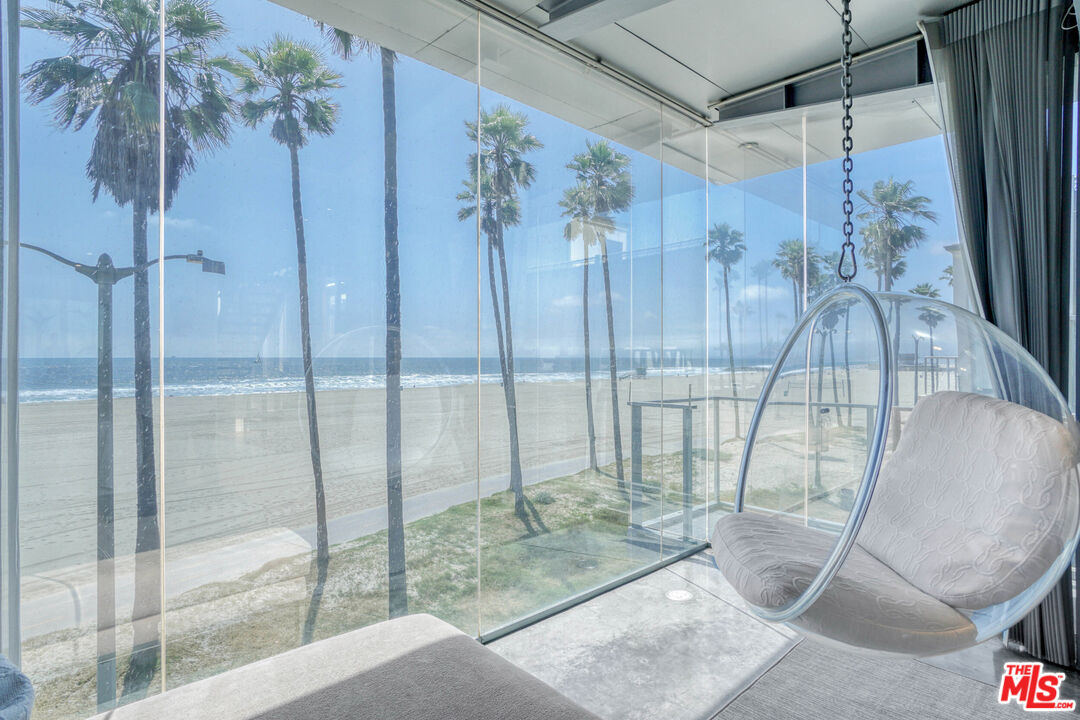 2911 Ocean Front Walk