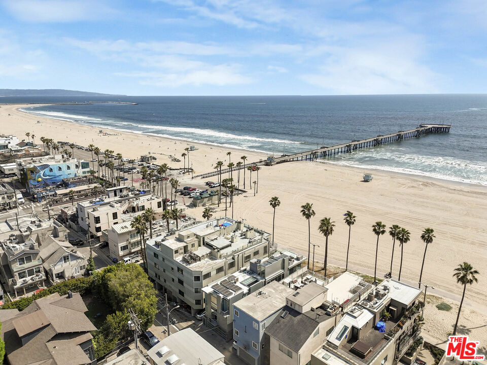 2911 Ocean Front Walk