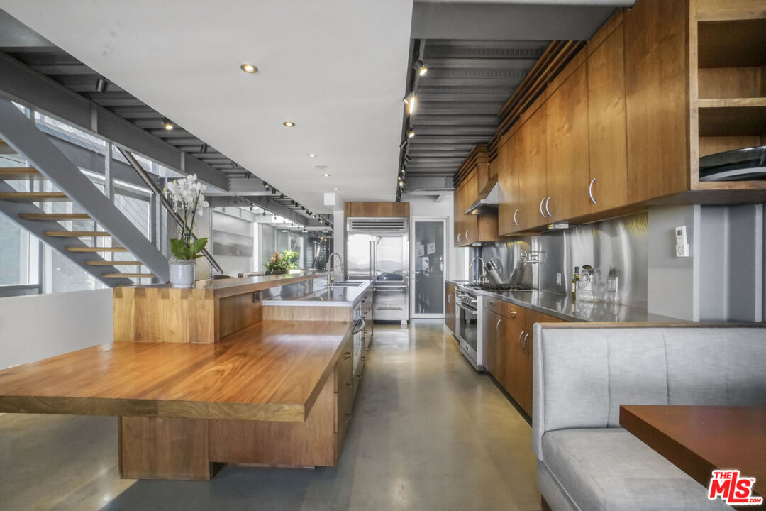 2911 Ocean Front Walk