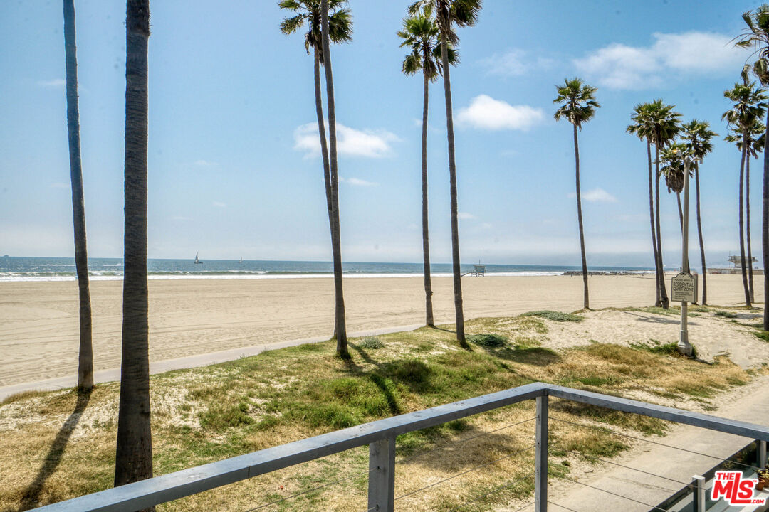 2911 Ocean Front Walk