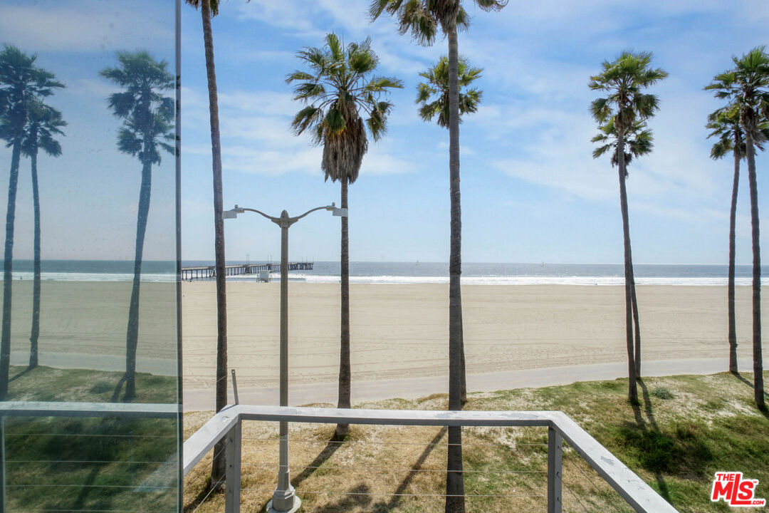 2911 Ocean Front Walk