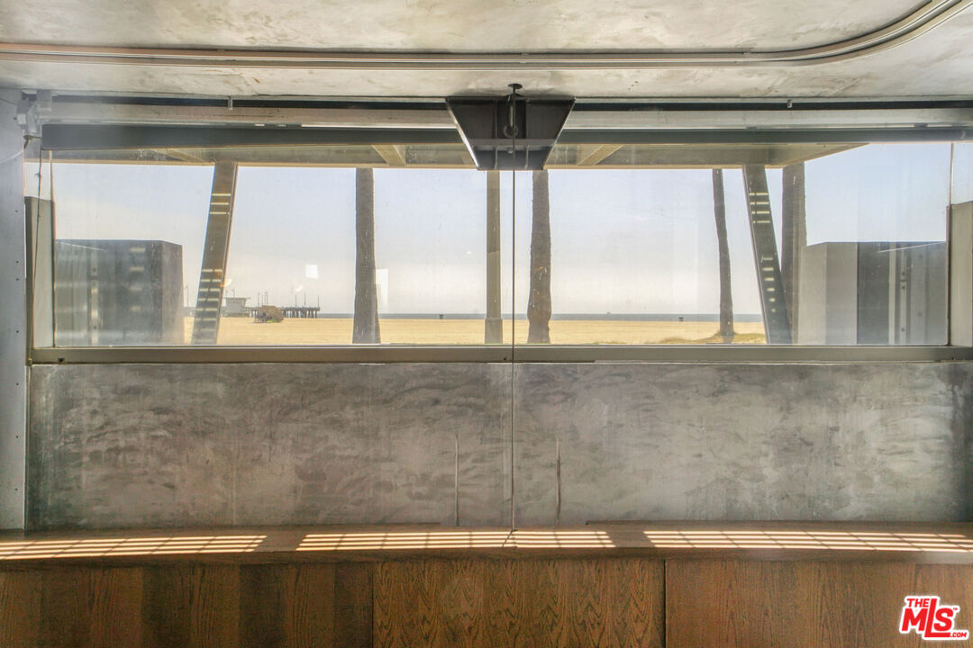 2911 Ocean Front Walk
