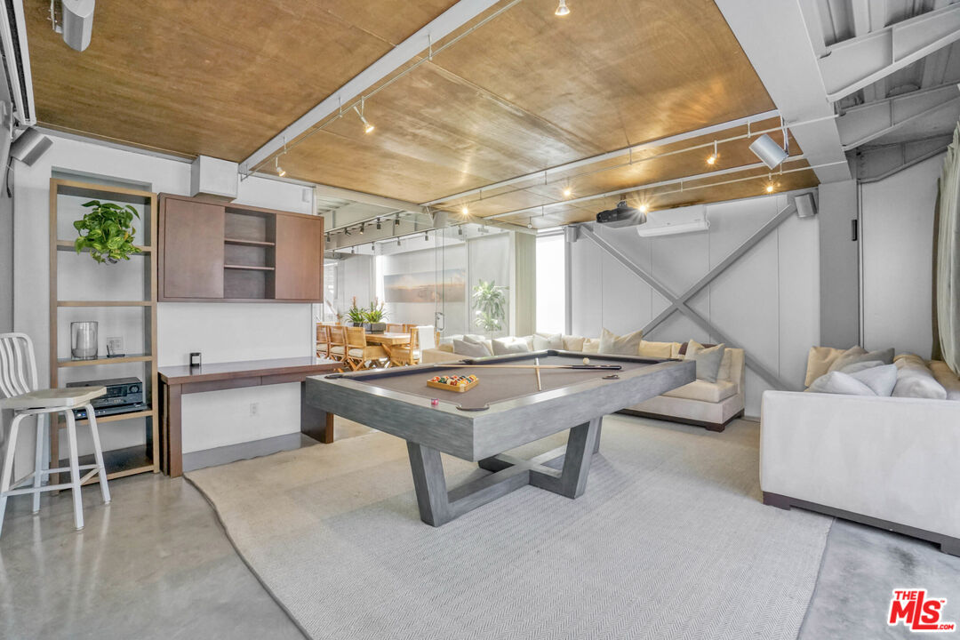 2911 Ocean Front Walk