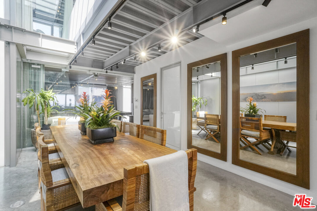 2911 Ocean Front Walk