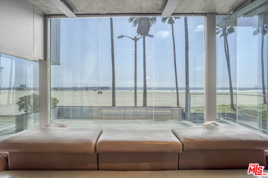 2911 Ocean Front Walk