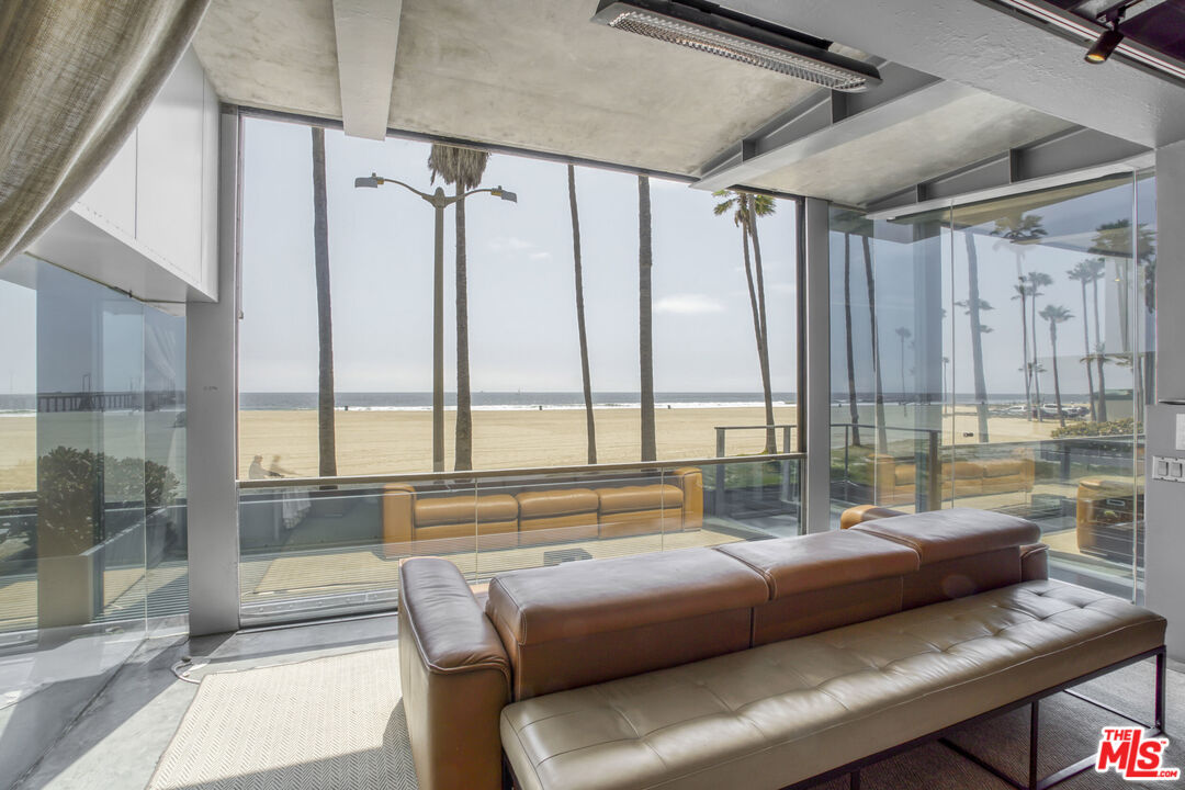 2911 Ocean Front Walk