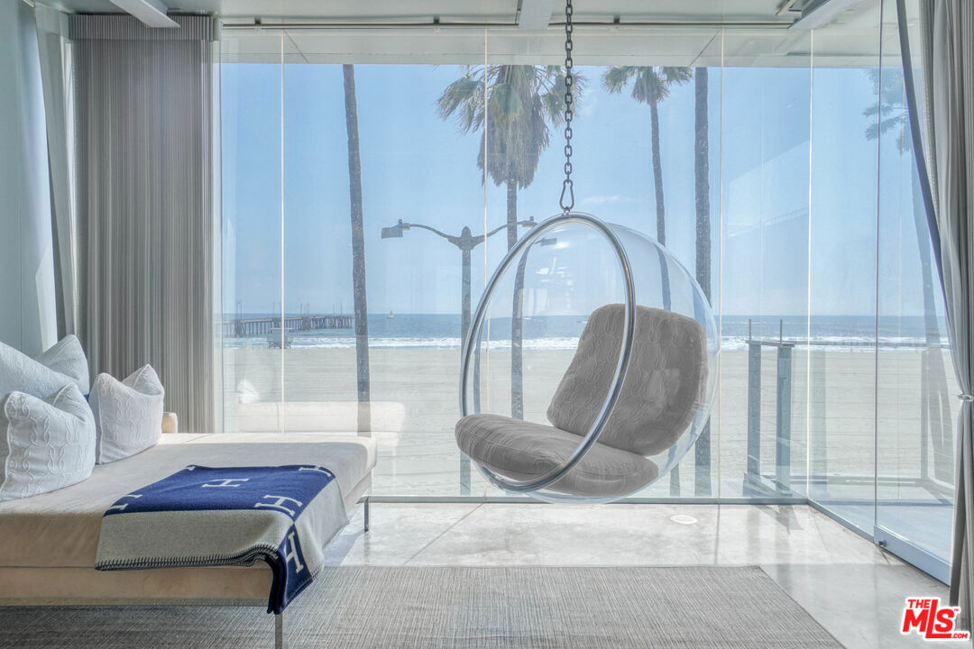 2911 Ocean Front Walk