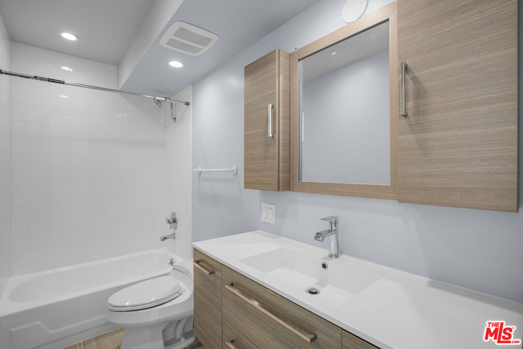 1 Ironsides St Unit: 14