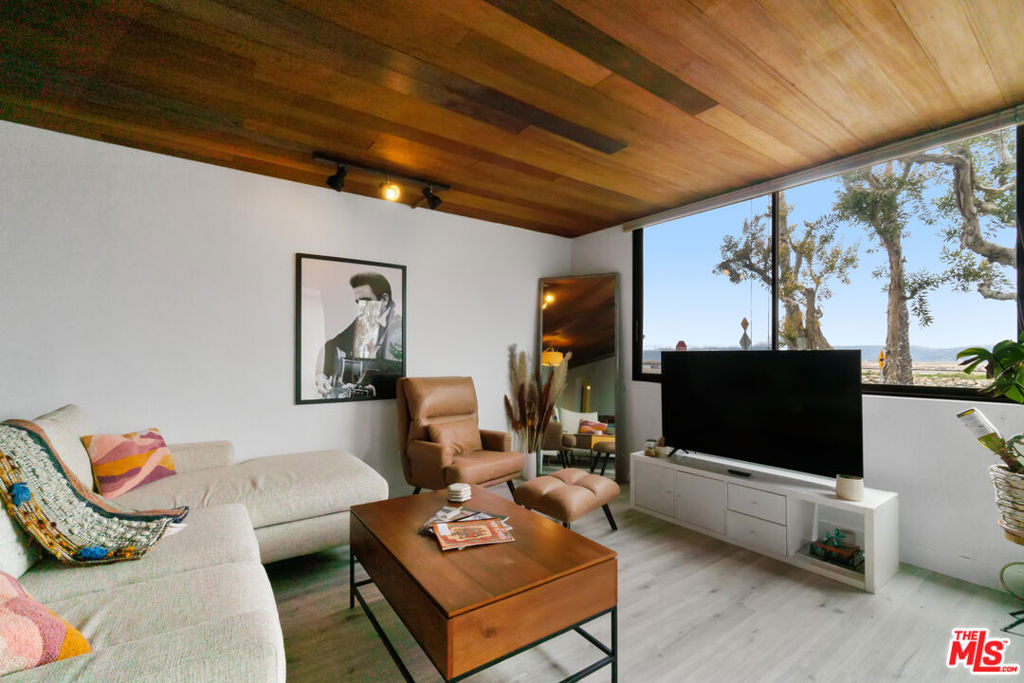 6209 Pacific Avenue 103