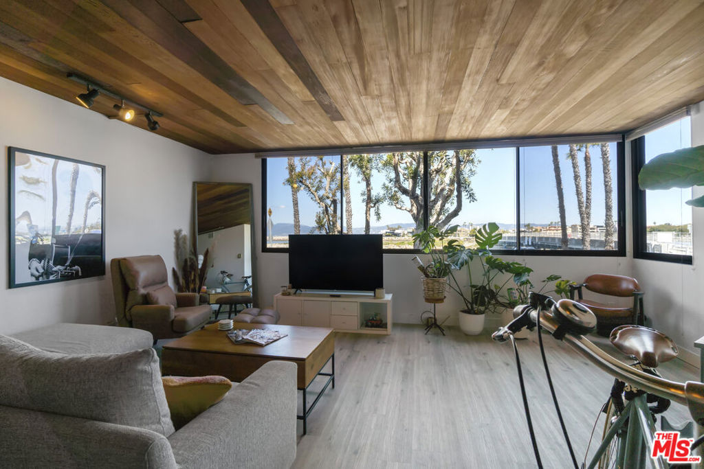 6209 Pacific Avenue 103