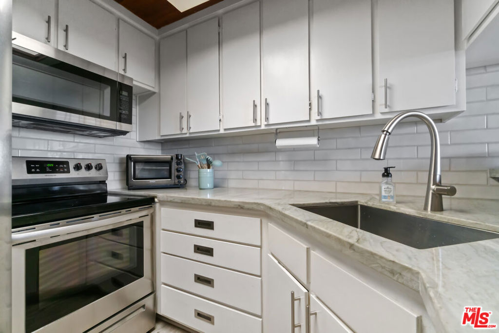 6209 Pacific Avenue 103