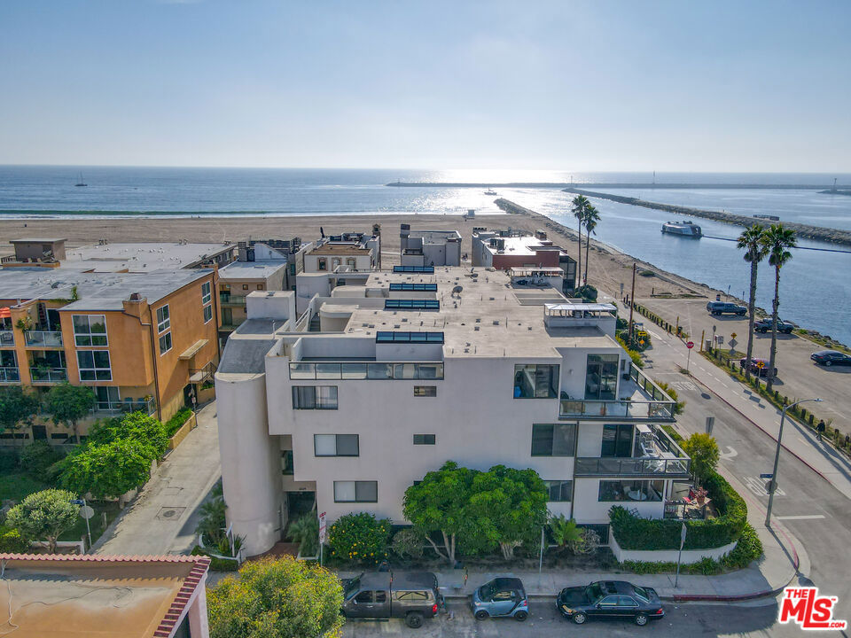 6209 Pacific Avenue 103