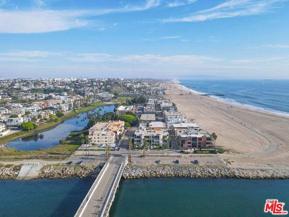 6209 Pacific Avenue 103