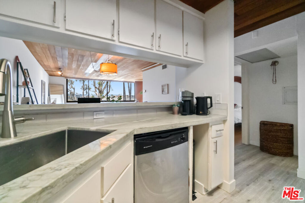 6209 Pacific Avenue 103