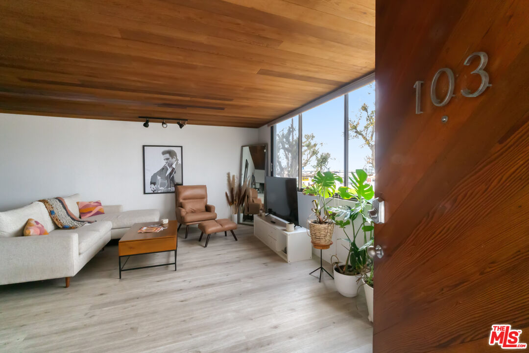 6209 Pacific Ave Unit: 103