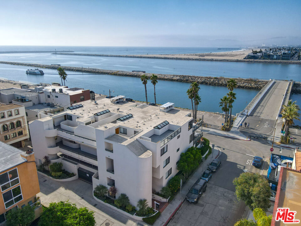 6209 Pacific Avenue 103