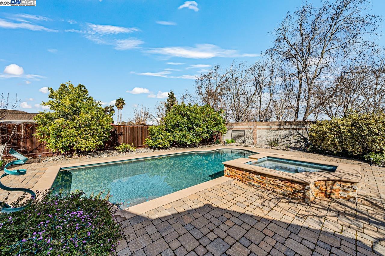 6033 Ashley Ct