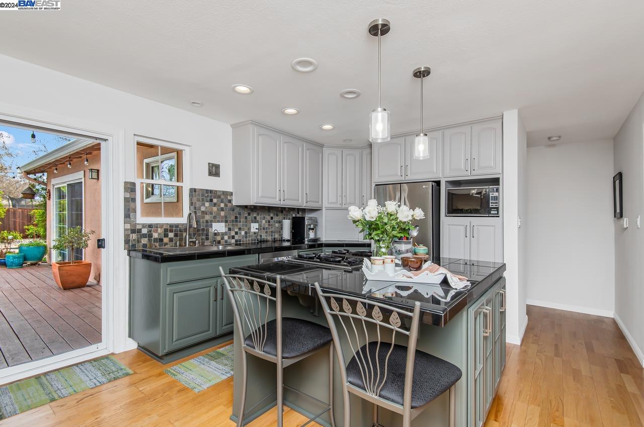 6033 Ashley Ct