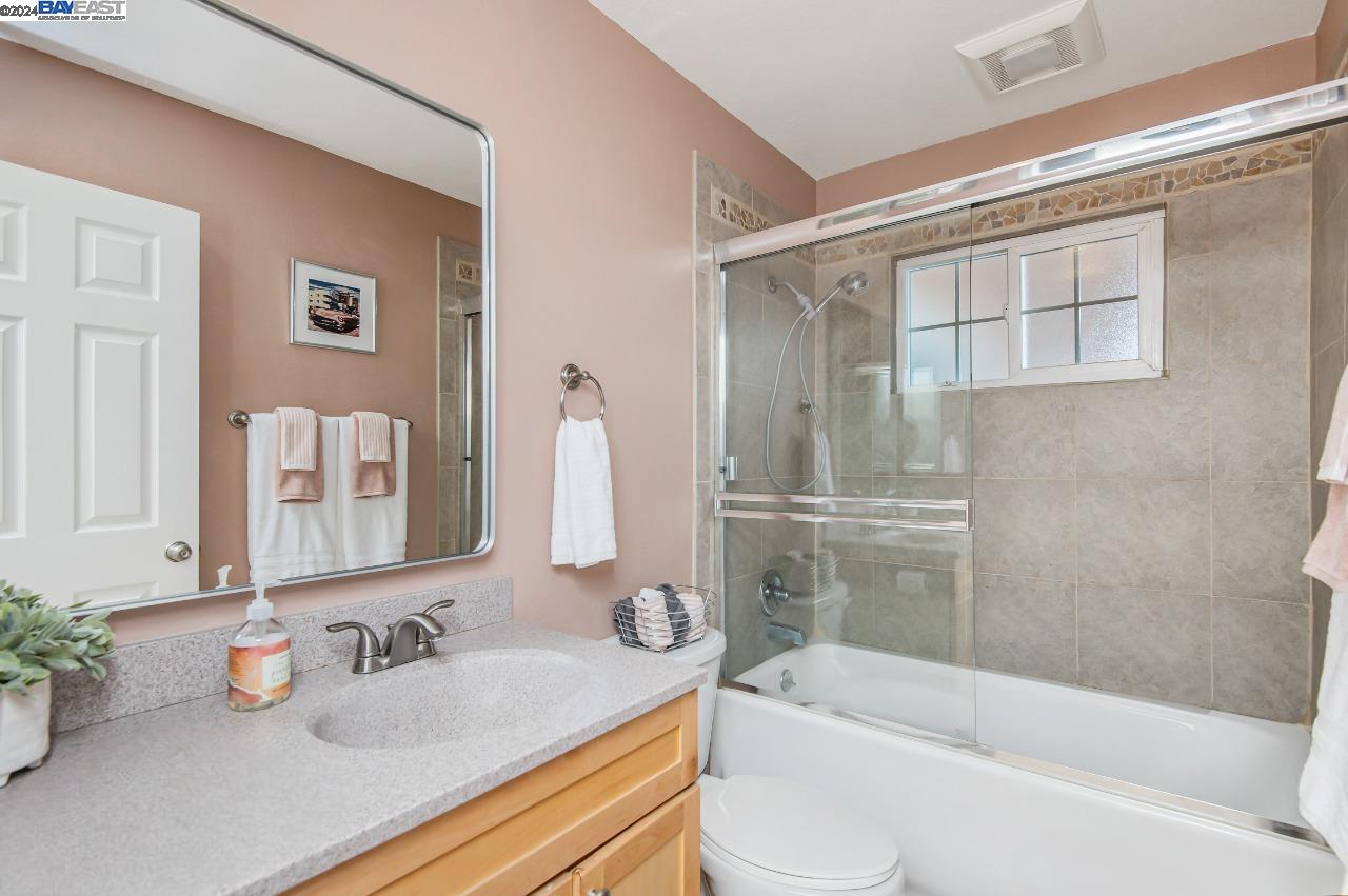 6033 Ashley Ct