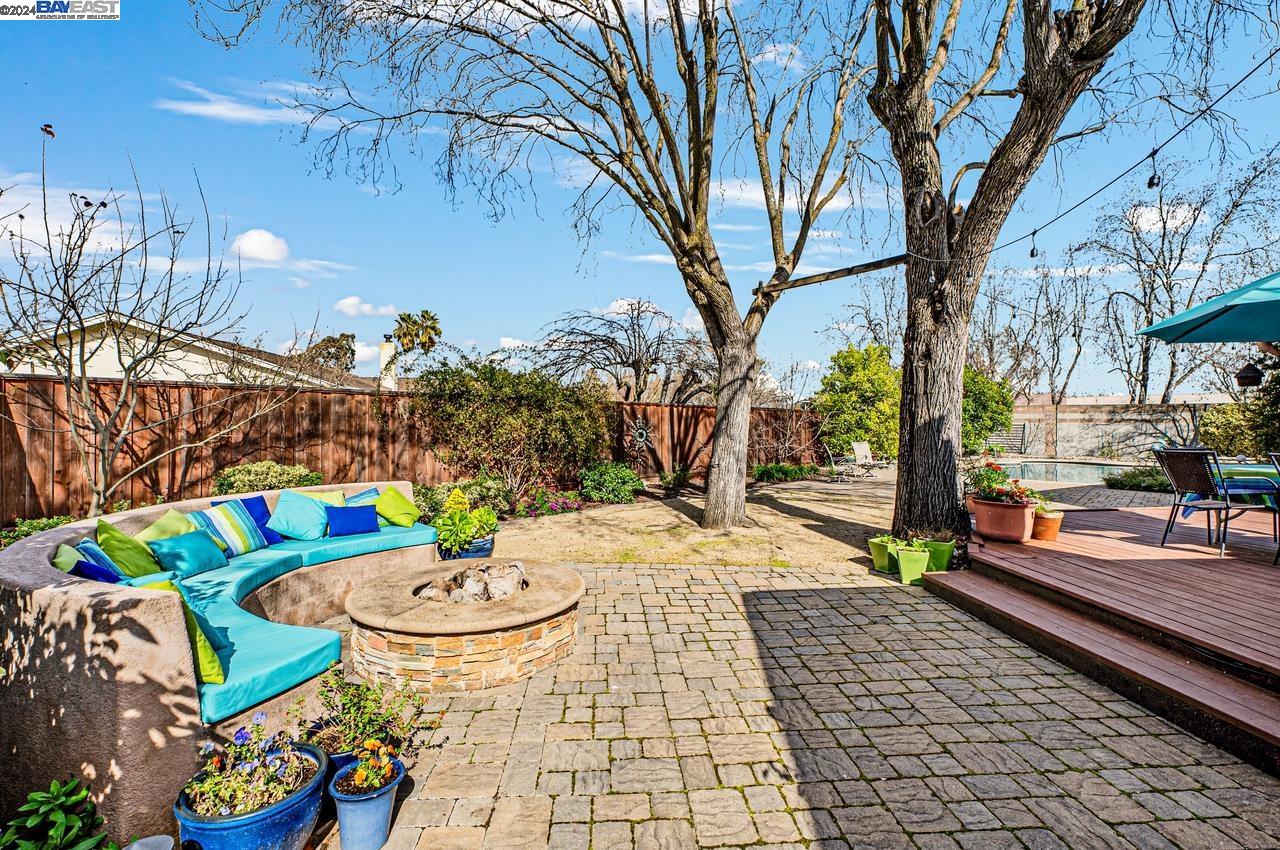 6033 Ashley Ct