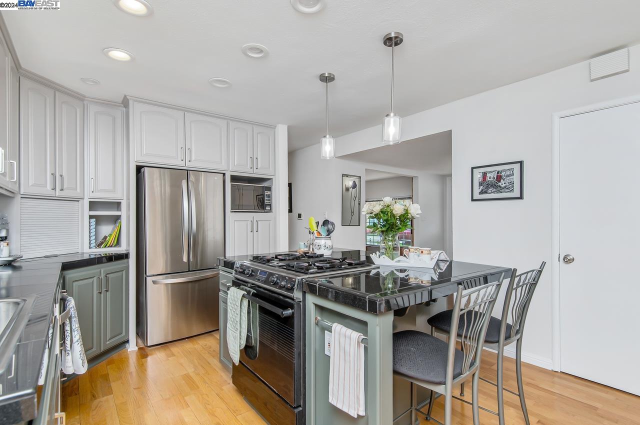 6033 Ashley Ct