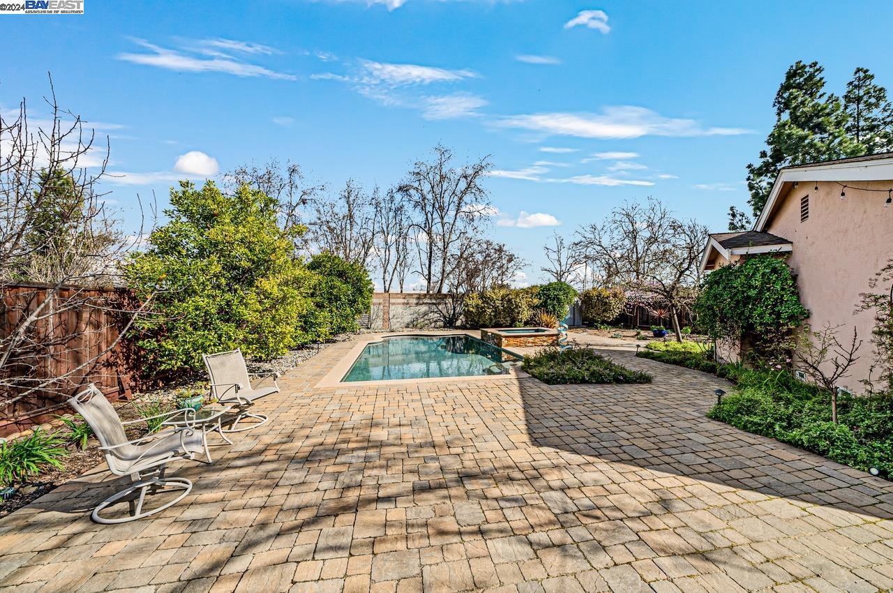 6033 Ashley Ct