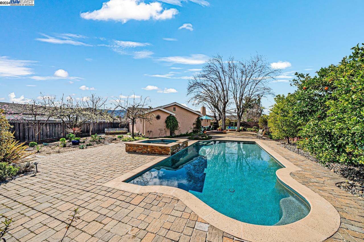 6033 Ashley Ct