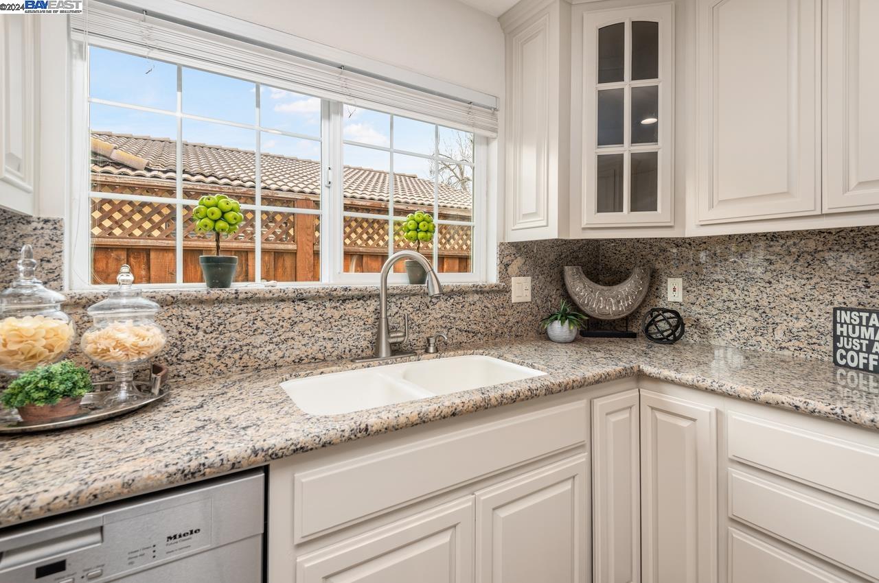 3605 Dunsmuir Cir