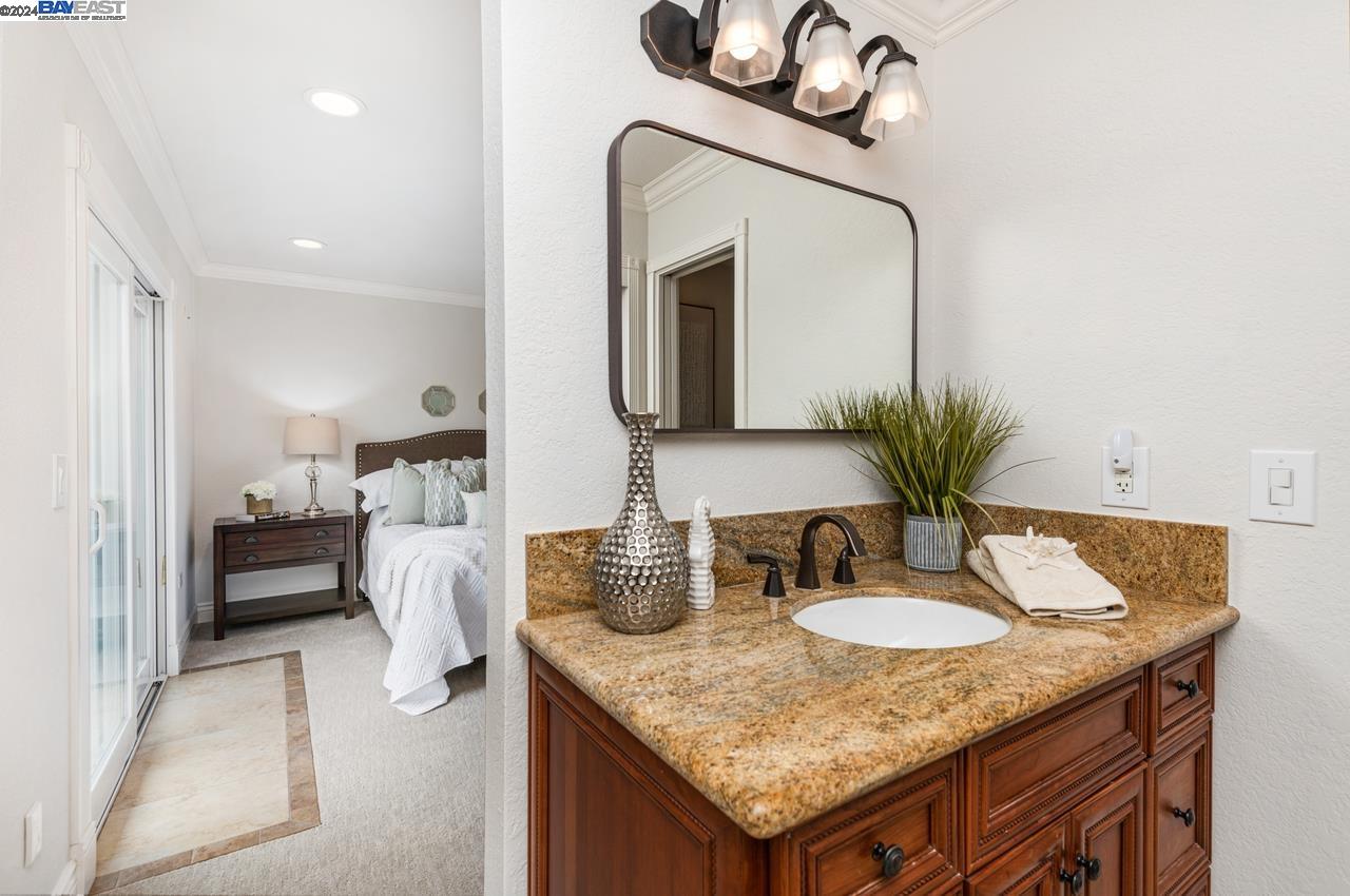 3605 Dunsmuir Cir