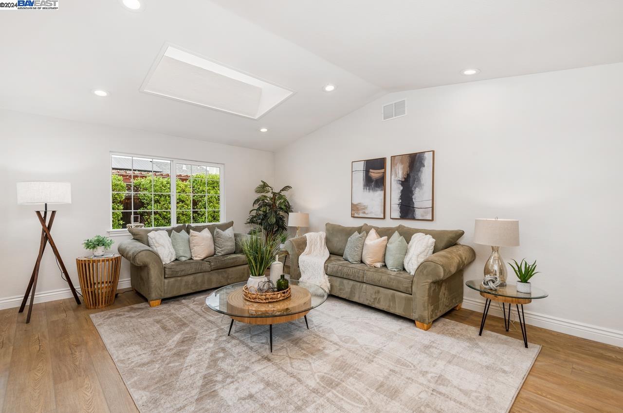 3605 Dunsmuir Cir