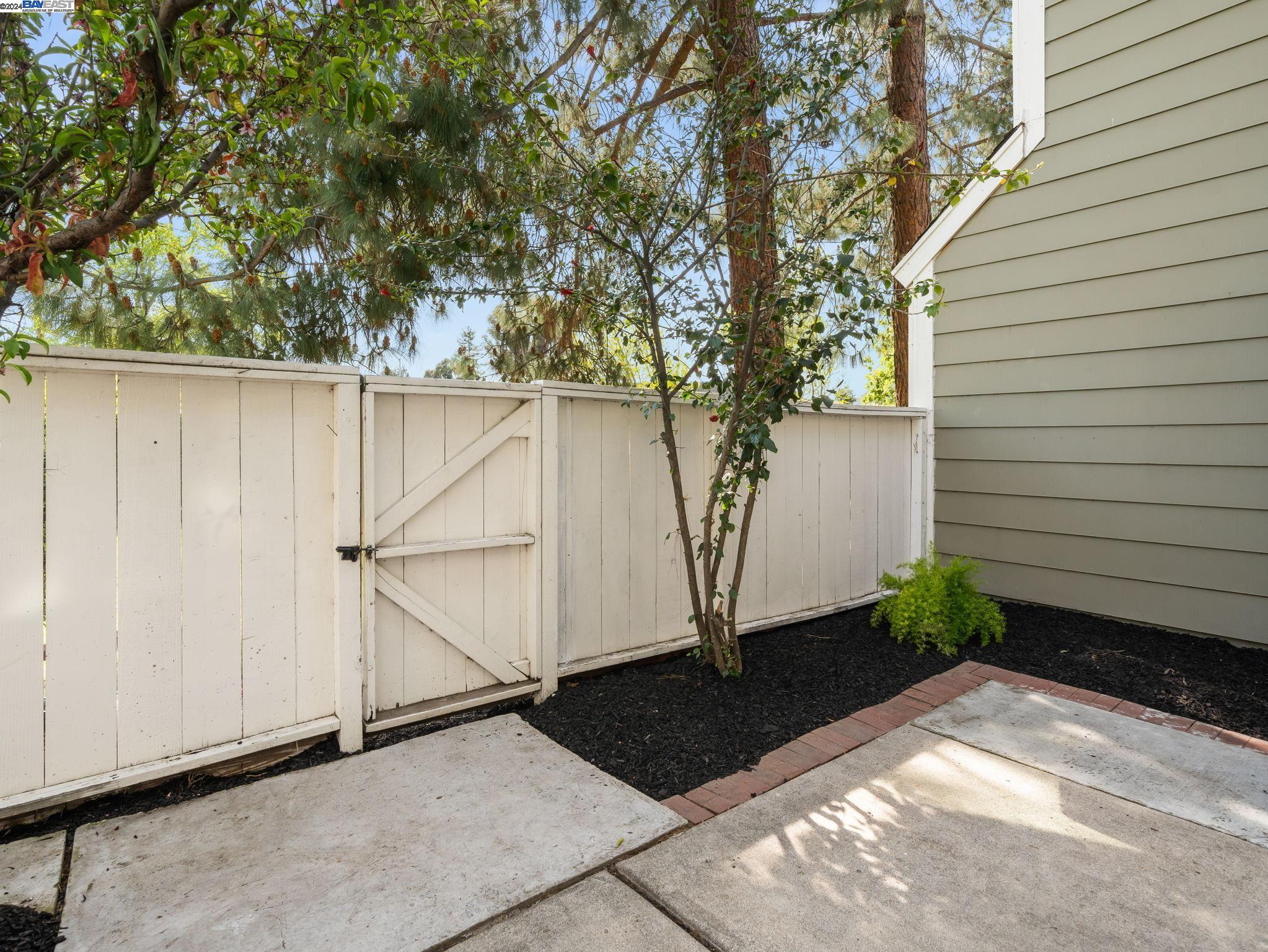 4322 Fairlands Dr