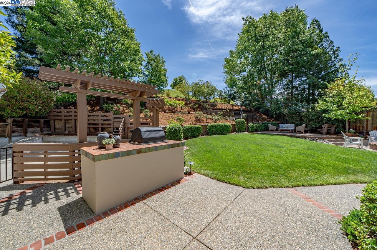 886 Montevino Dr