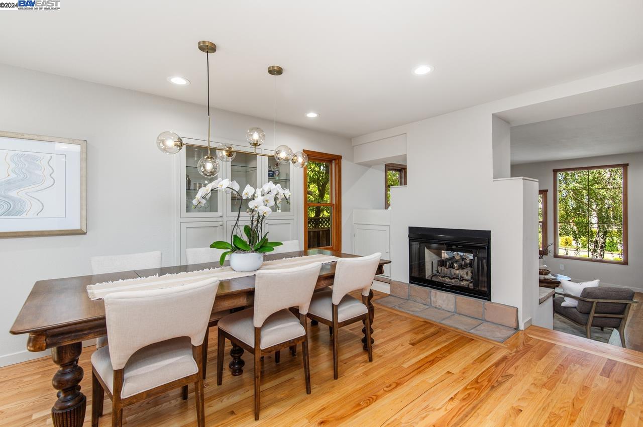 886 Montevino Dr