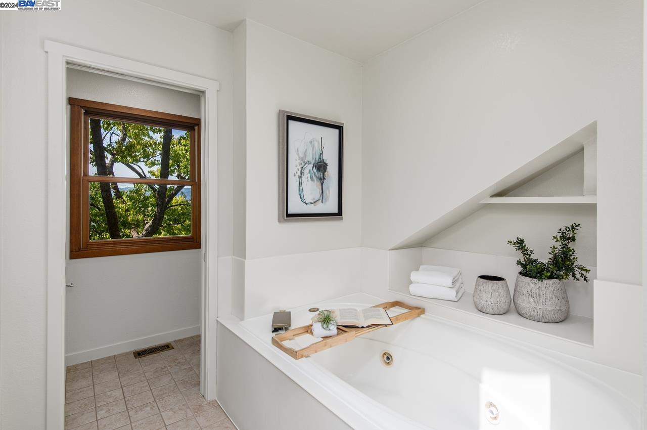 886 Montevino Dr