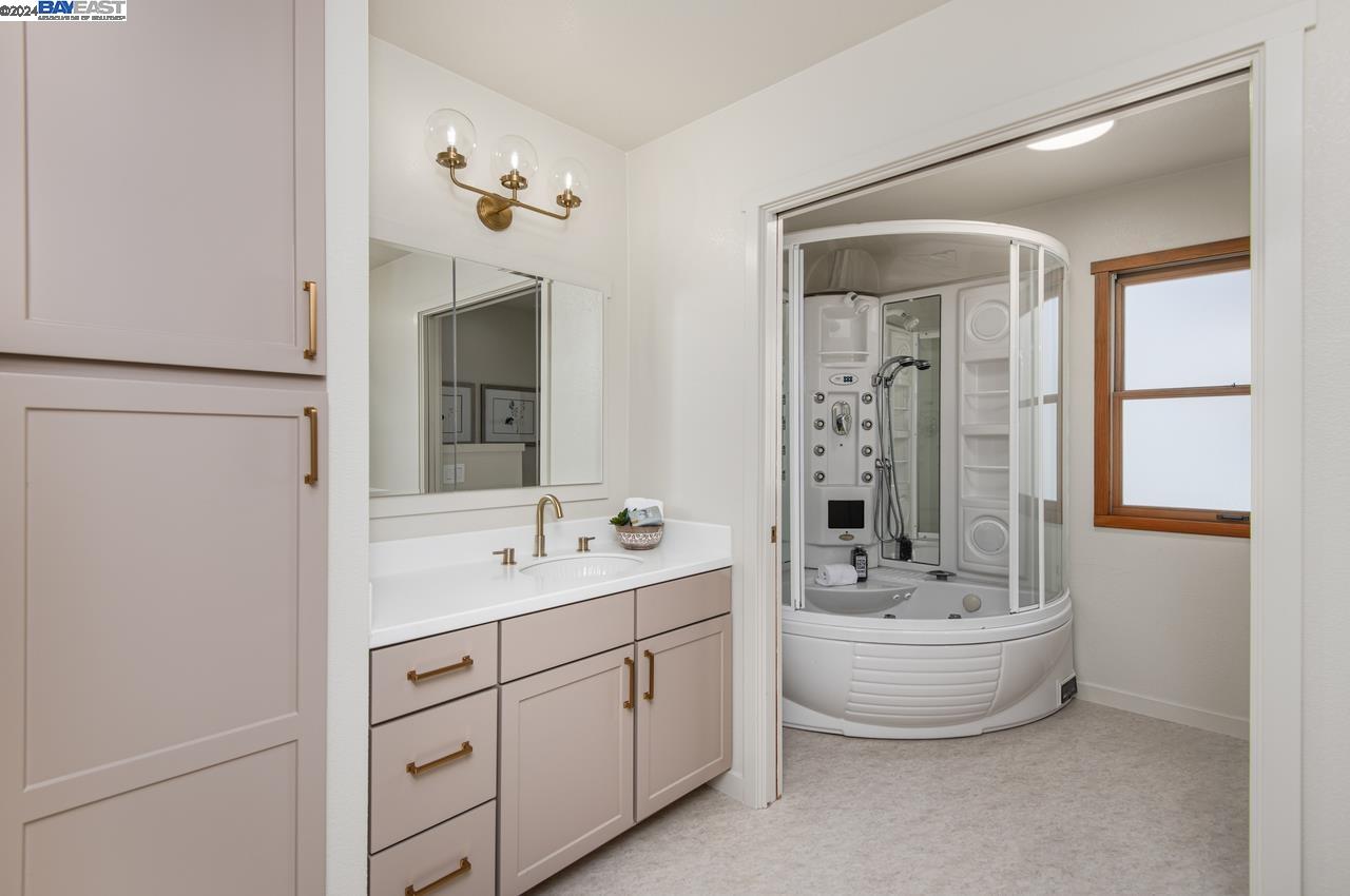 886 Montevino Dr