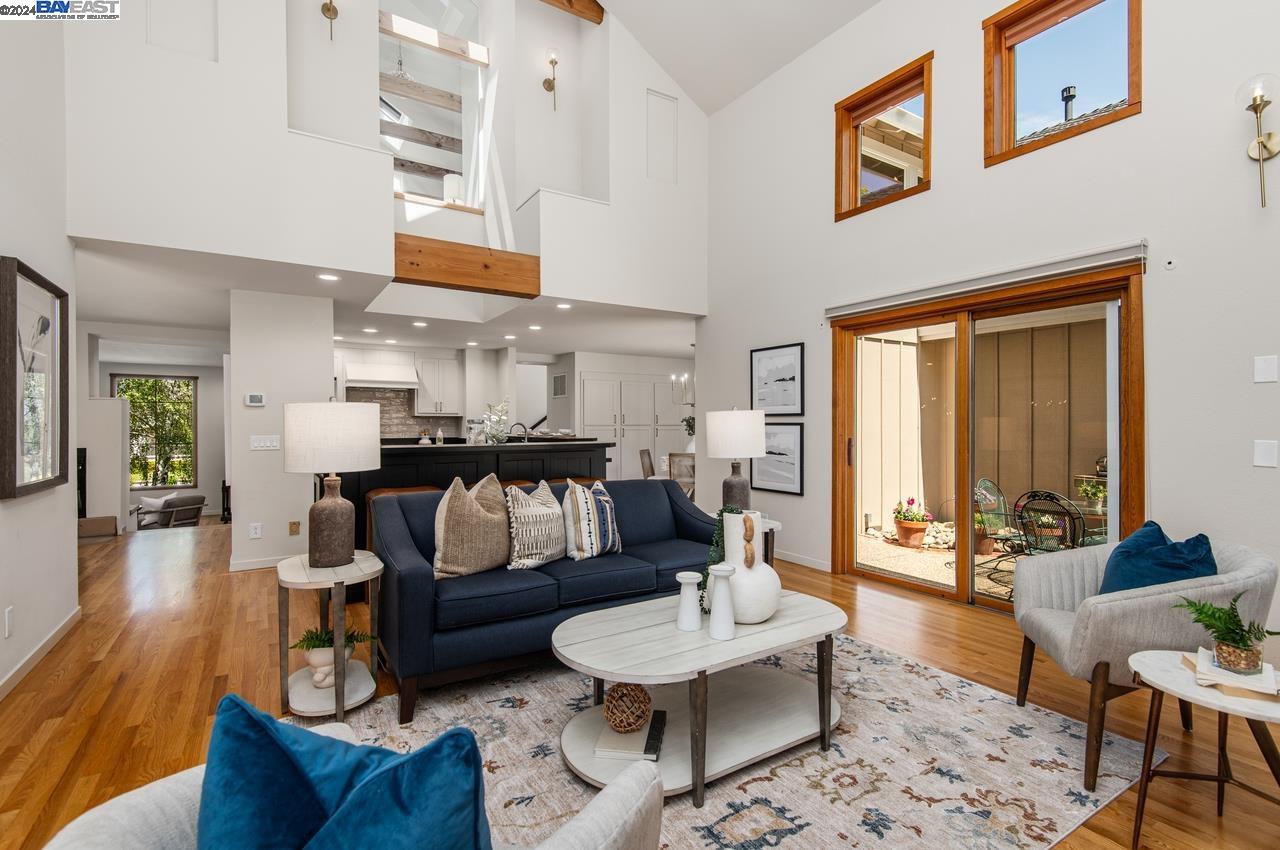 886 Montevino Dr
