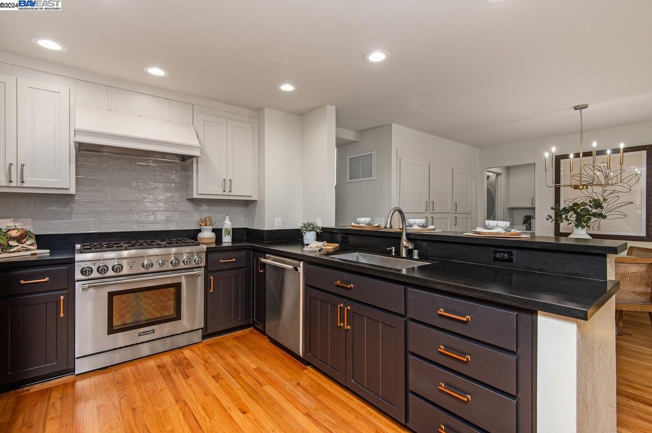 886 Montevino Dr