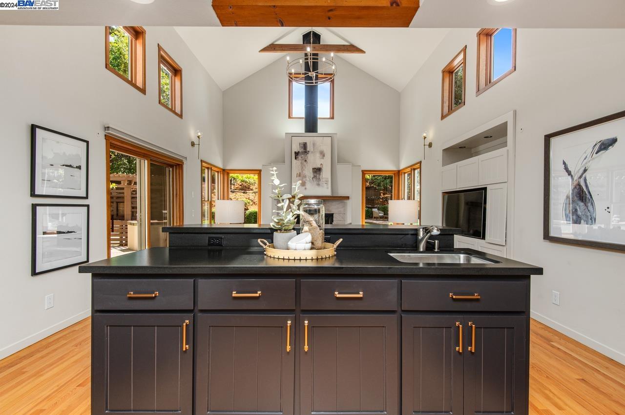 886 Montevino Dr