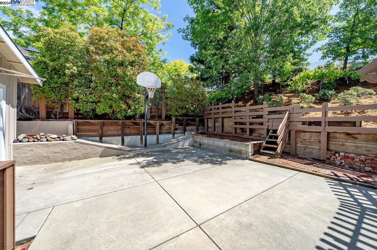 886 Montevino Dr