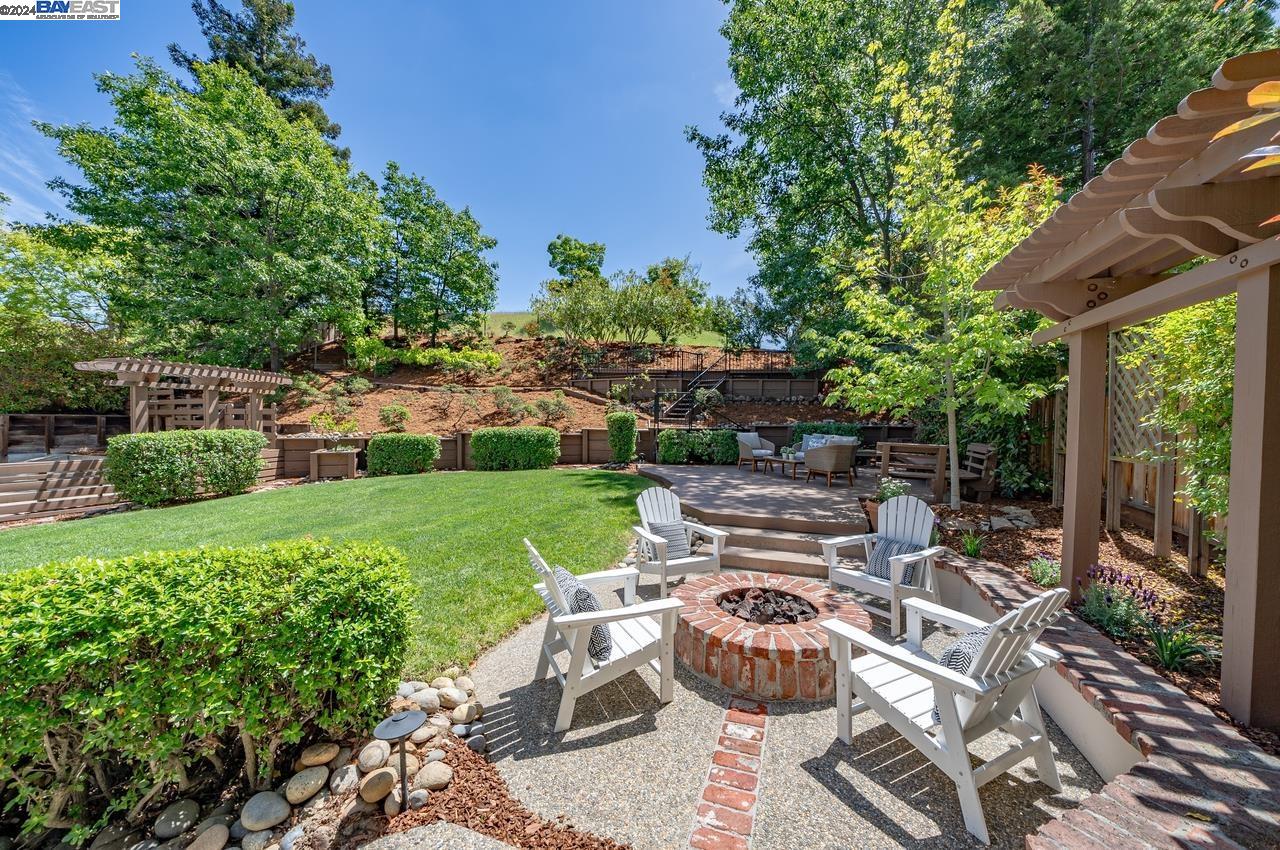 886 Montevino Dr