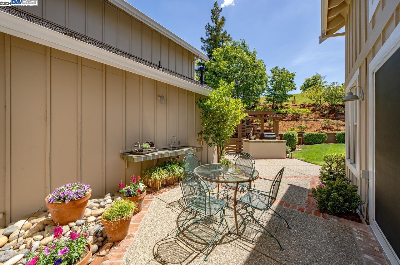 886 Montevino Dr