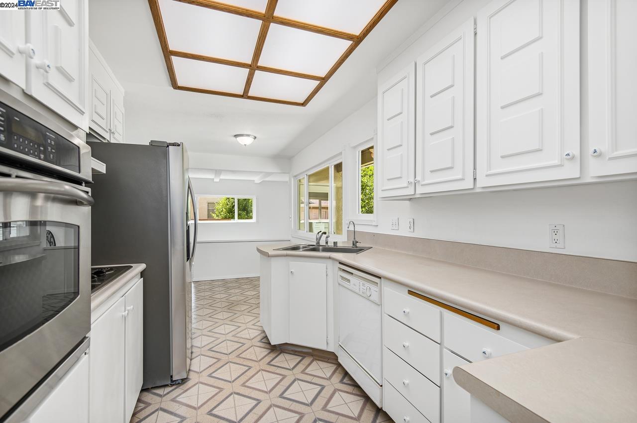 6275 Inglewood Drive