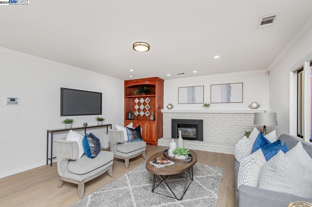 1111 Crowe Pl