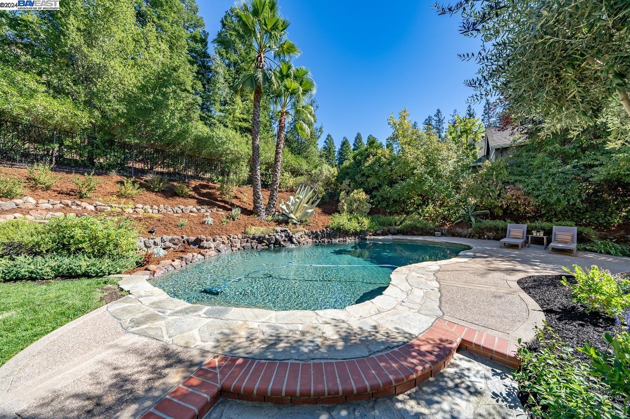 952 Gray Fox Cir