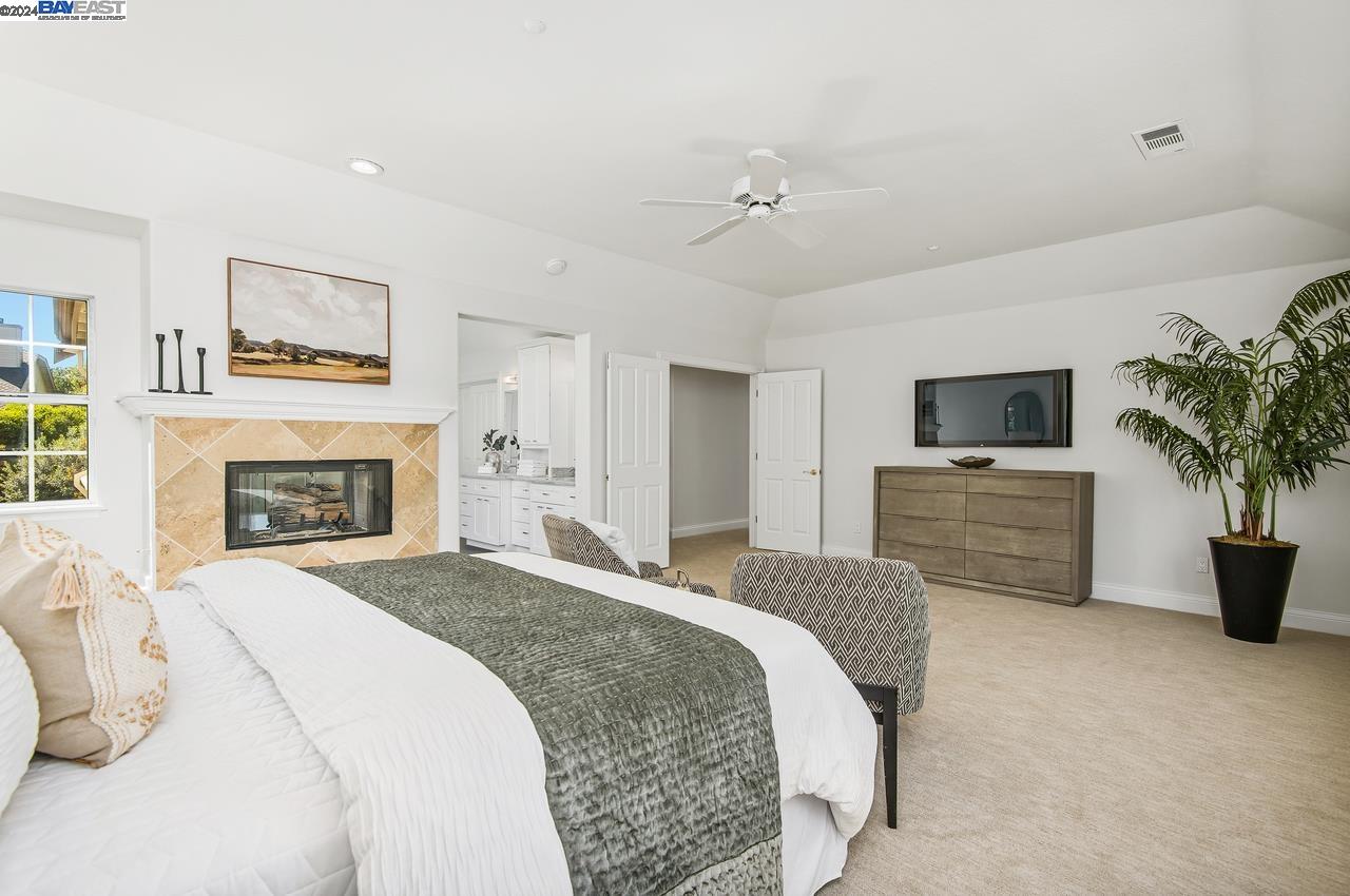 952 Gray Fox Cir