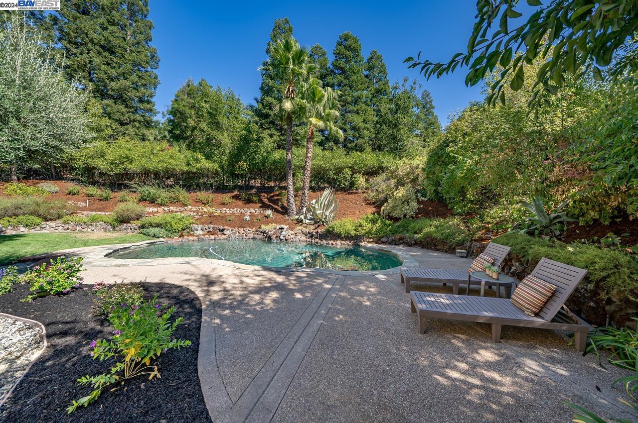 952 Gray Fox Cir