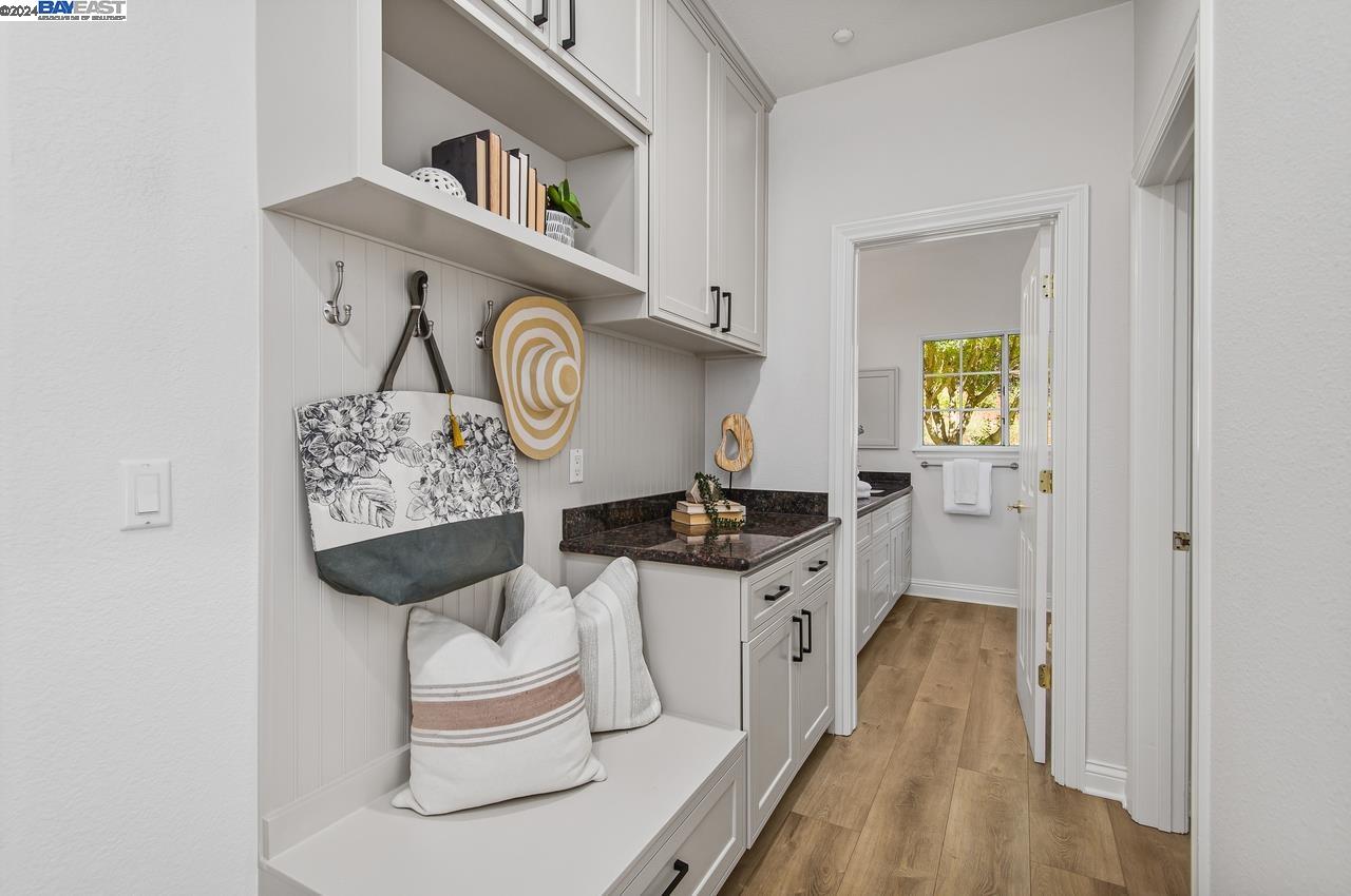 952 Gray Fox Cir